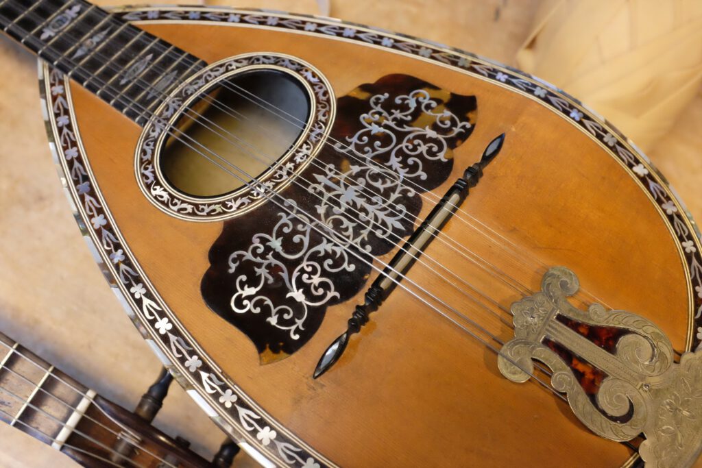 Urs Langenbacher Instrumentenbau Mandoline Gitarre Mandolinenbauer