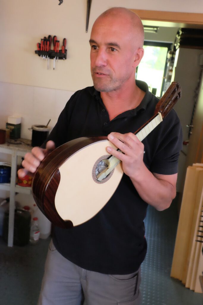 Horst Wümsche Zupfinstrumentenbau KG Steffen und Frank Meinel (Nachfolger von Klaus Knorr) Instrumentenbau Mandoline Mandola Mandolinenbauer