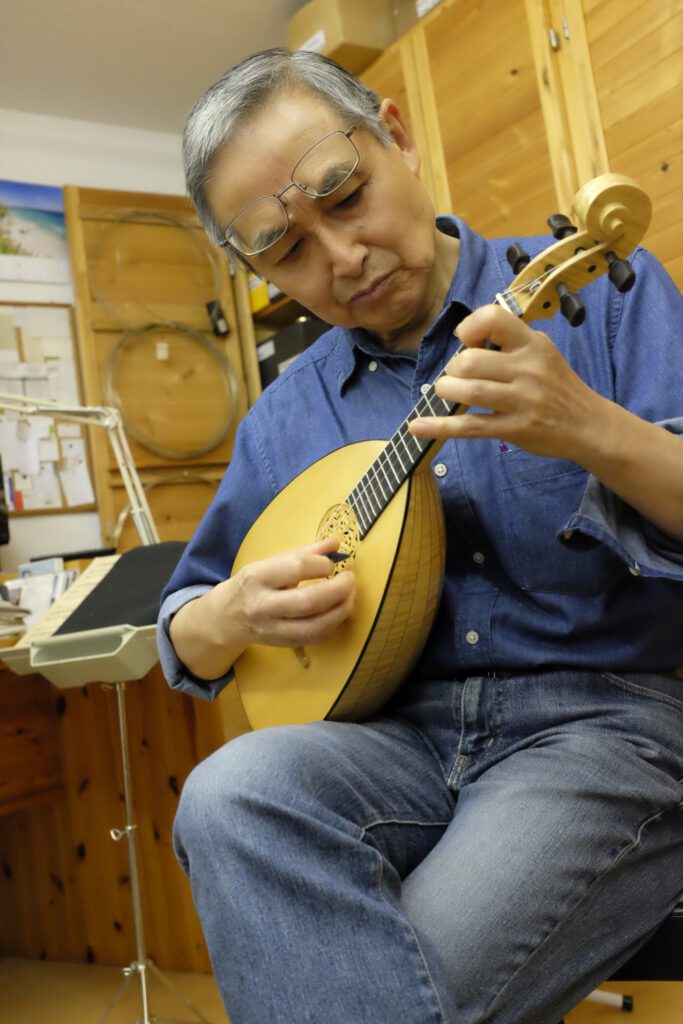 Yasuyoshi Naito Instrumentenbau Mandoline Mandola Mandolinenbauer