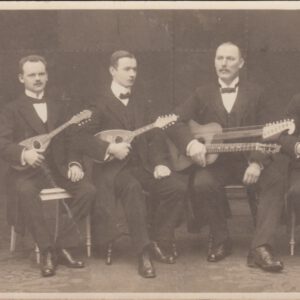 Read more about the article Alte Postkarten – Quartett mit Kontragitarre