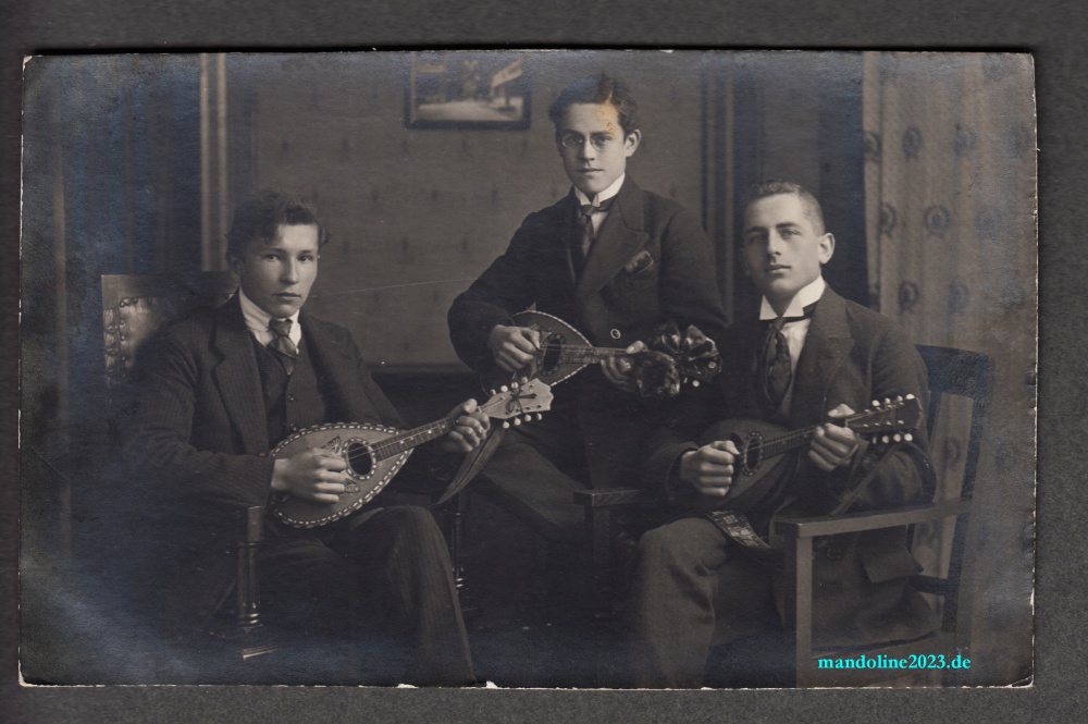 alte Mandoline Postkarte Robert Freimann Bietigheim Württemberg Trio Mandolinenspieler