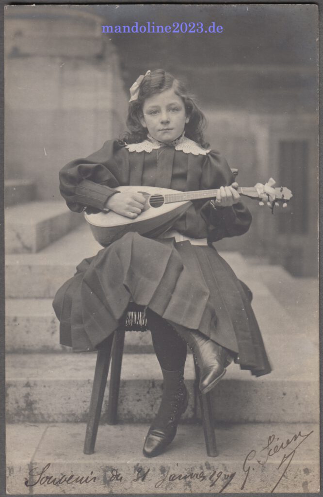alte Postkarte Mädchen mit Mandoline 1909