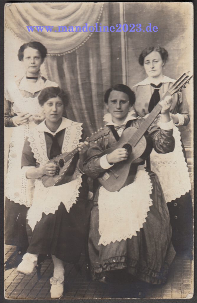 alte Postkarte Mandoline Gitarre Frauen