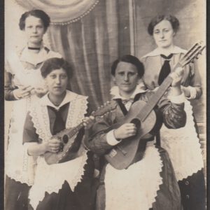 Read more about the article Vier Frauen mit Mandoline und Gitarre