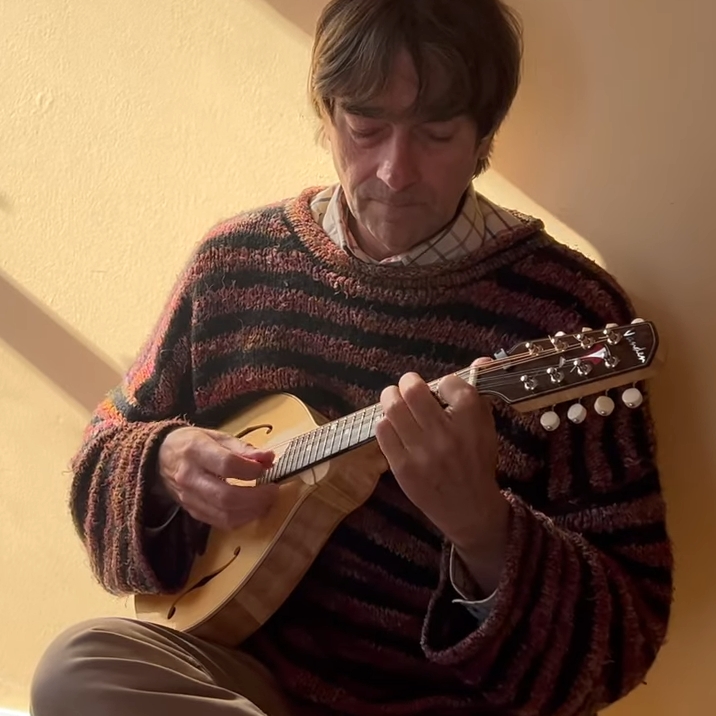 You are currently viewing Simon Mayor – ‘When The Birds Fly’ from the album ‘Winter with Mandolins’