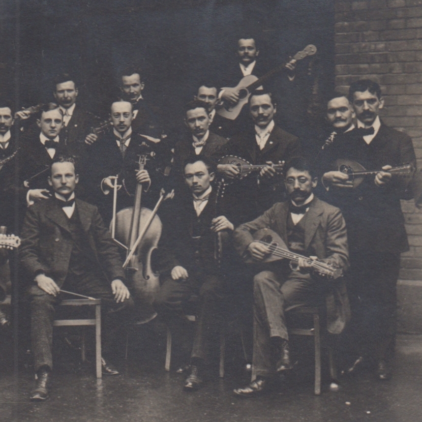 Du betrachtest gerade Mandolinenorchester – Alte Postkarte