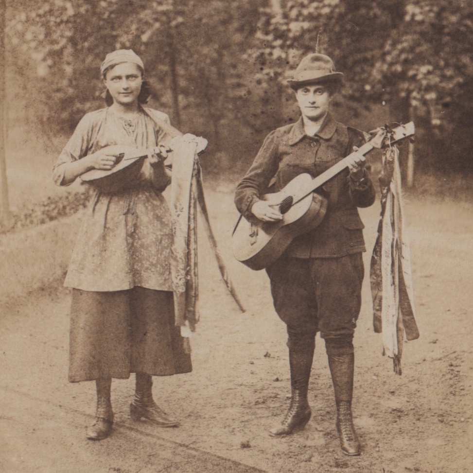 Du betrachtest gerade Alte Postkarte (1919) – Duo mit Mandoline und Gitarre