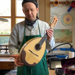 Mehr über den Artikel erfahren Peter Ziegler, Mandolinenbauer