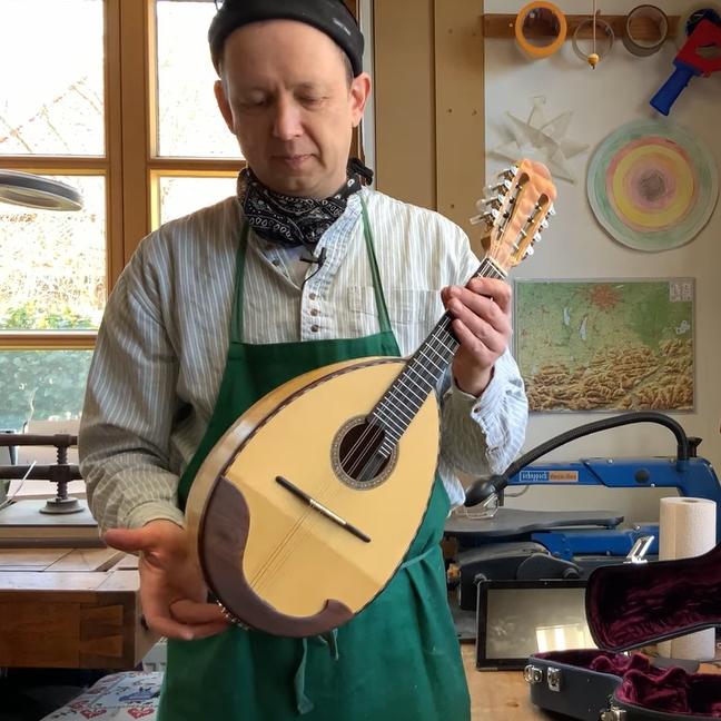 Mehr über den Artikel erfahren Peter Ziegler, Mandolinenbauer