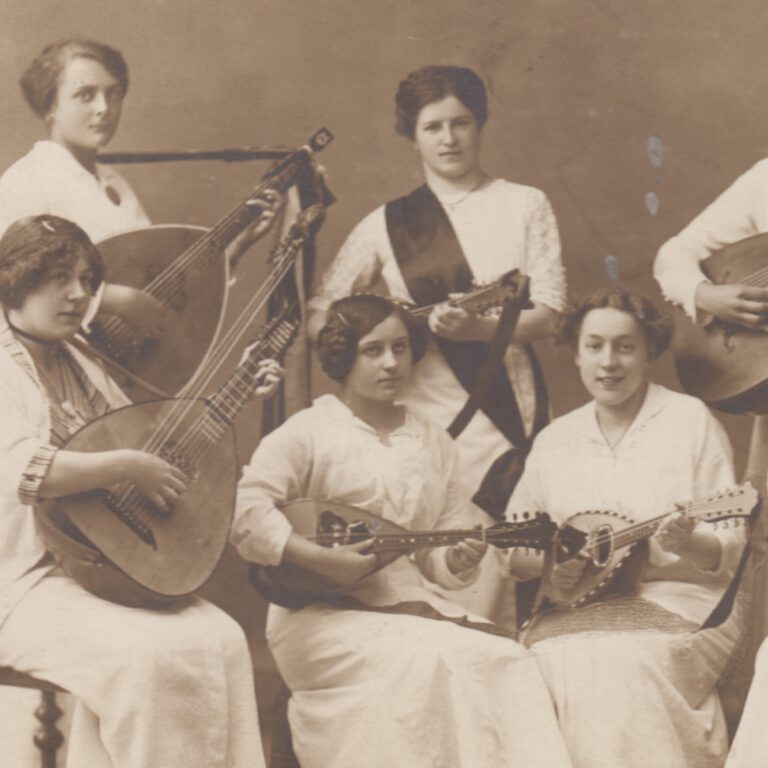 Mehr über den Artikel erfahren Mandolinenensemble Steyr – Um 1910