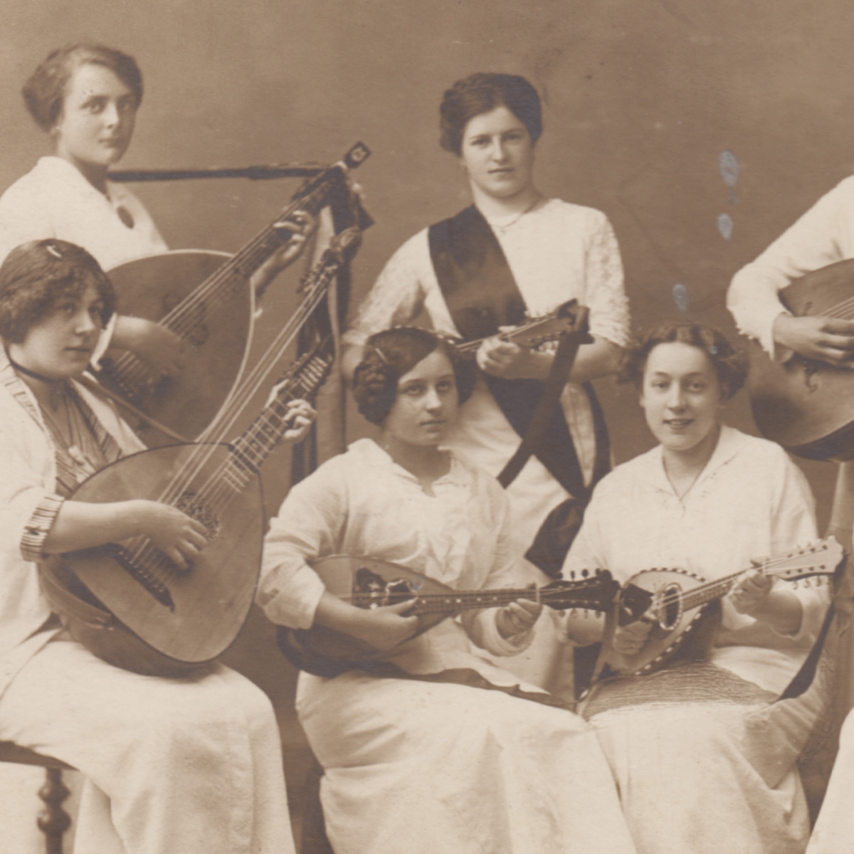 Du betrachtest gerade Mandolinenensemble Steyr – Um 1910