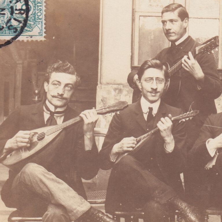 Mehr über den Artikel erfahren Sextett aus Paris um 1900