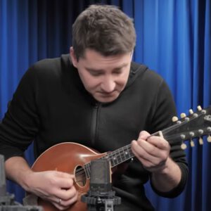 Mehr über den Artikel erfahren Mandolin vs. Guitar – Daniel Stelter und Joscho Stephan